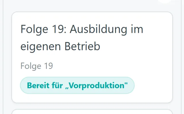 Eine einzelne Karte vom Produktionsboard: „Folge 19: Ausbildung im eigenen Betrieb", darunter die Folgennummer und der Hinweis „Bereit für Vorproduktion".