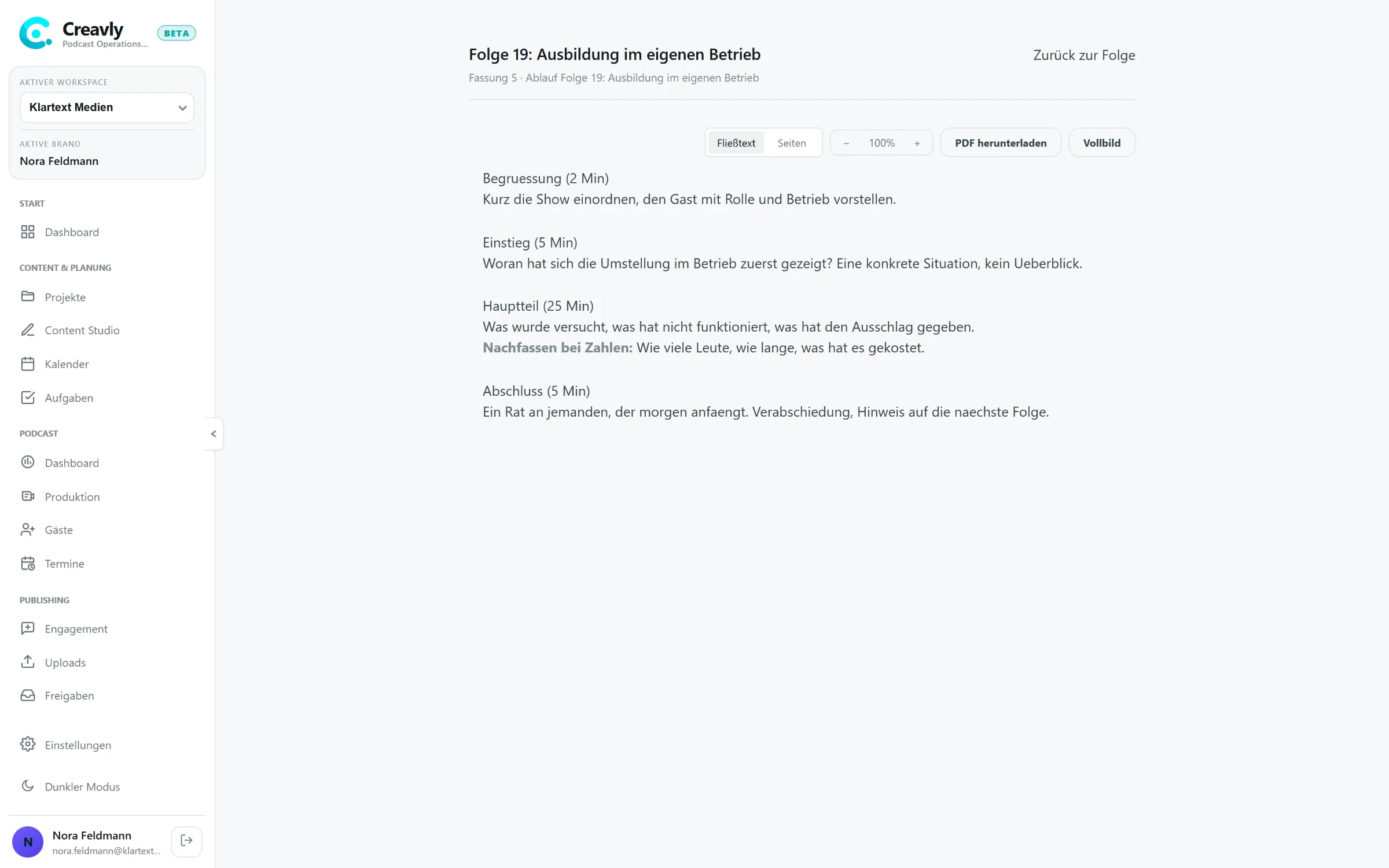 Leseansicht eines Skripts mit dem Vermerk „Fassung 5" über dem Text, daneben Umschalter für Fließtext und Seiten, Zoom und PDF-Ausgabe.